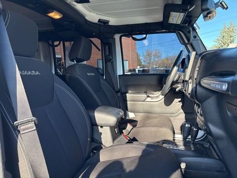Used 2016 Jeep Wrangler Unlimited Sahara w/ Connectivity Group image 32