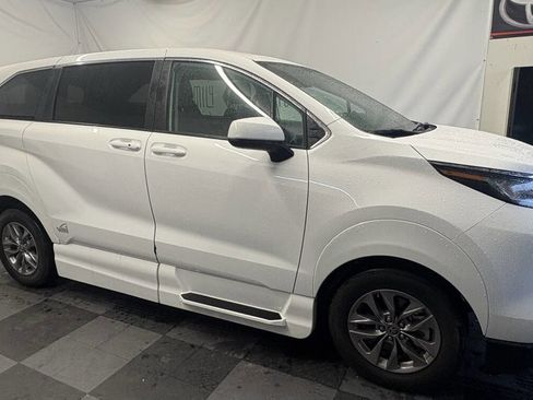 Used 2022 Toyota Sienna LE image 4