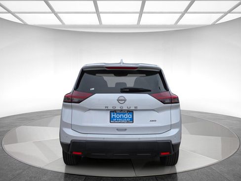 Used 2025 Nissan Rogue SV AWD/4WD image 4