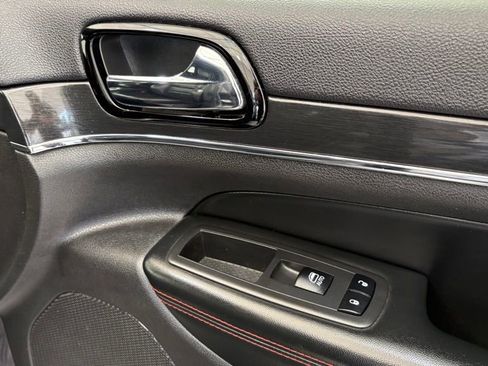 Used 2019 Jeep Grand Cherokee Trailhawk w/ Trailhawk Luxury Group AWD/4WD image 25