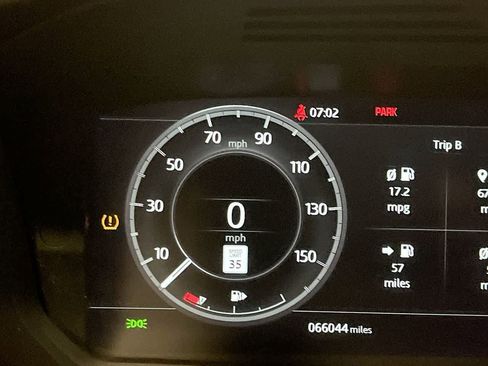 Used 2020 Land Rover Discovery HSE image 15