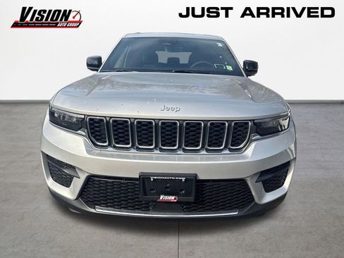 Used 2025 Jeep Grand Cherokee Laredo X w/ Luxury Tech Group I AWD/4WD image 2