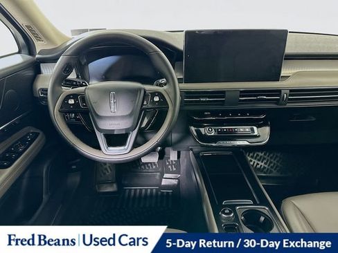 Used 2025 Lincoln Corsair AWD image 24