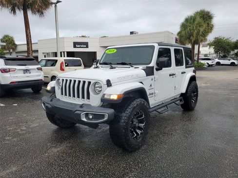 Used 2018 Jeep Wrangler Unlimited Sahara image 3
