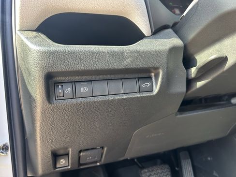 Used 2022 Toyota RAV4 XLE Premium image 14