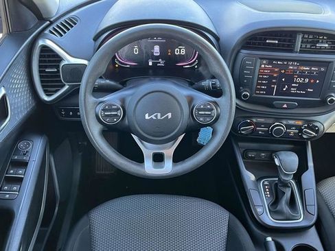Used 2023 Kia Soul LX w/ LX Technology Package image 17
