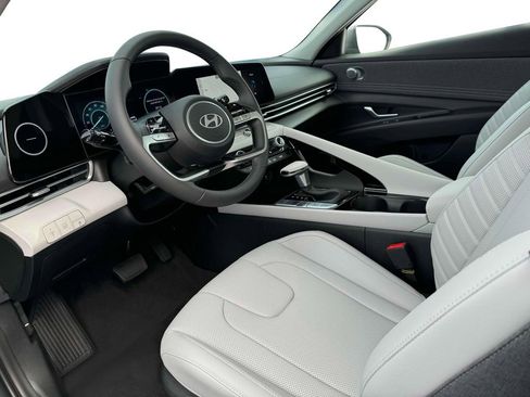 New 2025 Hyundai Elantra Limited image 23