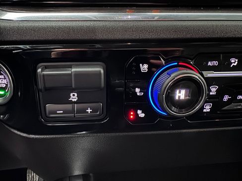 Certified 2023 Chevrolet Silverado 1500 LTZ image 24