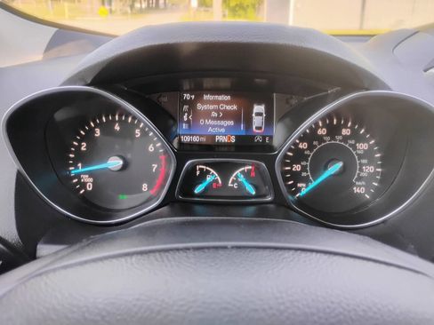 Used 2017 Ford Escape SE w/ Equipment Group 201A FWD image 16