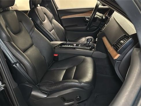 Used 2021 Volvo XC90 T5 Momentum w/ Advanced Package image 13