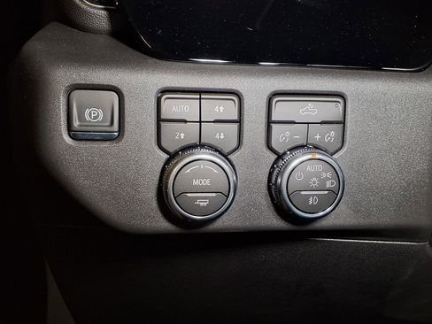 New 2026 GMC Sierra 1500 Elevation w/ Preferred Package AWD/4WD image 17