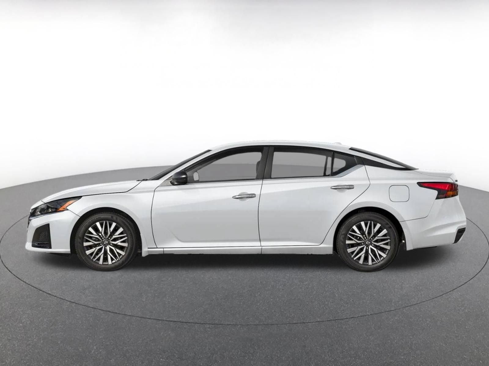 Used 2025 Nissan Altima 2.5 SV FWD image 4