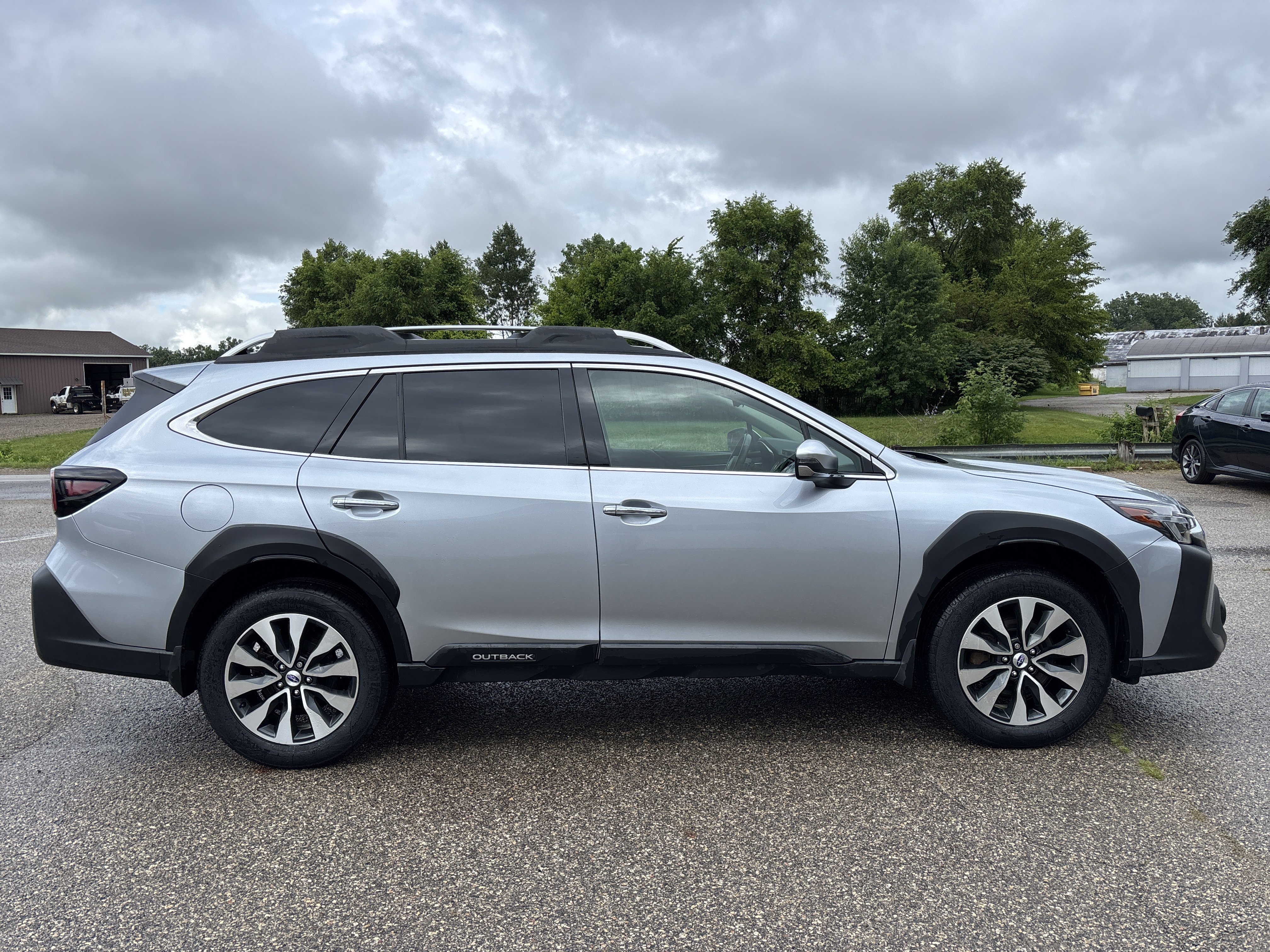 Used 2025 Subaru Outback Touring XT AWD/4WD image 2
