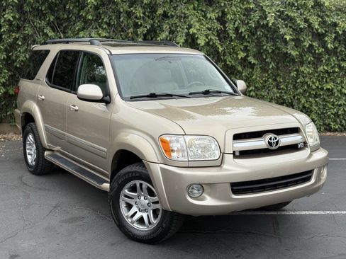 Used 2005 Toyota Sequoia Limited AWD/4WD image 2
