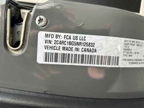 Used 2022 Chrysler Pacifica Touring-L image 34