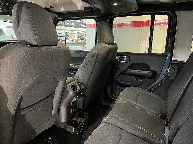 Used 2026 Jeep Wrangler Unlimited Sahara AWD/4WD image 20