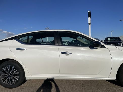 Used 2024 Nissan Altima 2.5 SV image 35