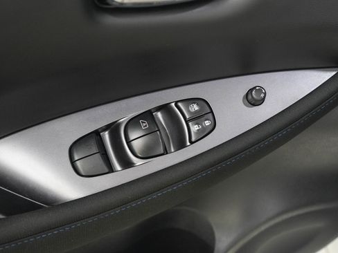 Used 2025 Nissan Leaf S FWD image 19
