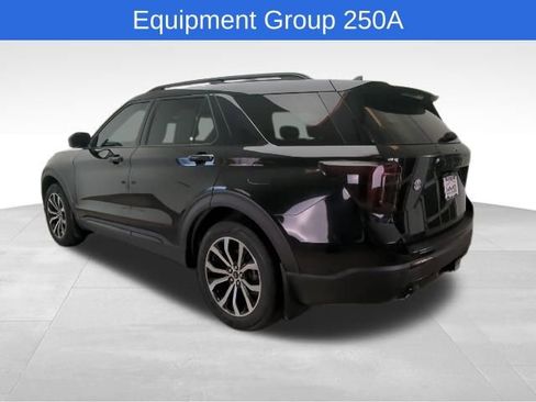 Used 2022 Ford Explorer ST-Line w/ Class IV Trailer Tow Package image 4