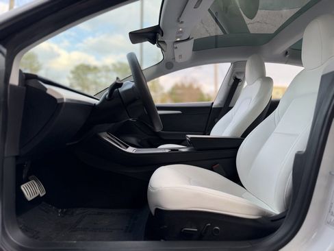 Used 2023 Tesla Model 3 Performance image 25