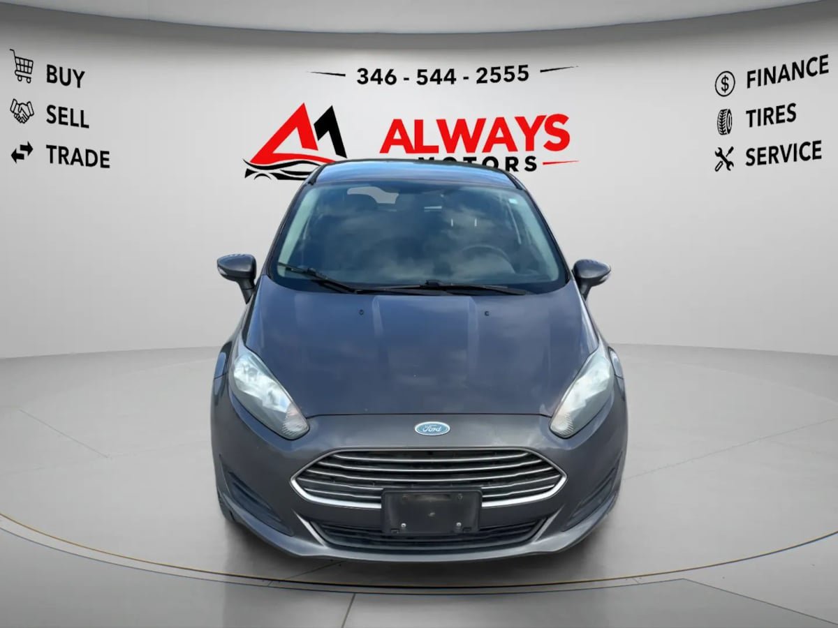 Used 2015 Ford Fiesta SE FWD image 2