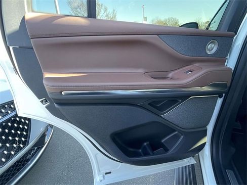 New 2026 Lincoln Navigator Reserve image 9