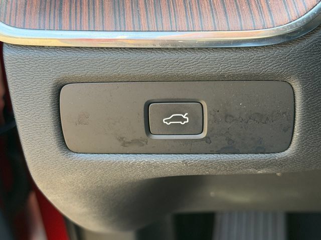 Certified 2024 Volvo XC60 B5 Plus AWD/4WD image 26