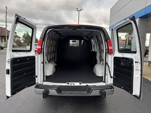 Used 2024 Chevrolet Express 2500 w/ Driver Convenience Package image 6