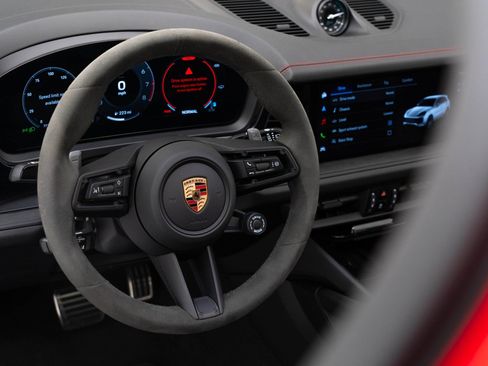 Used 2025 Porsche Cayenne GTS image 21