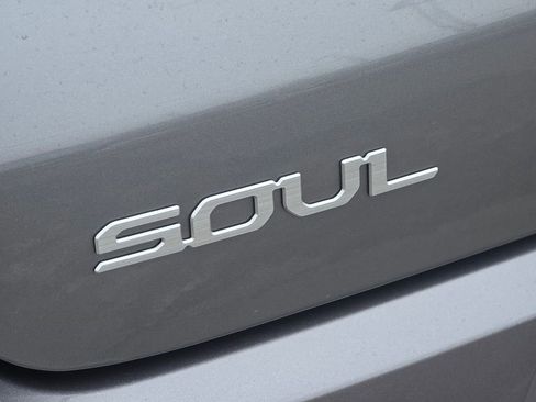 Used 2025 Kia Soul LX image 15