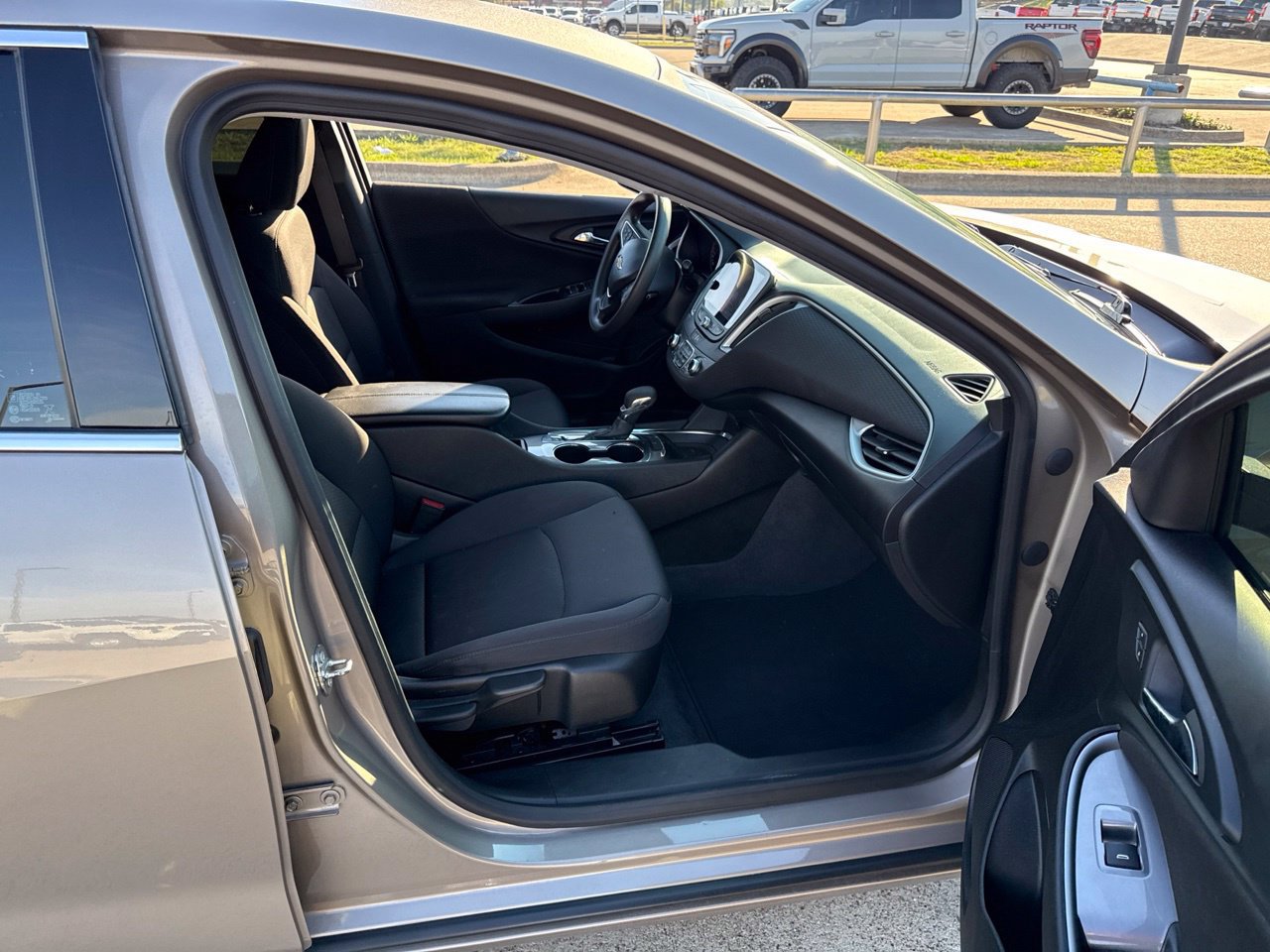 Used 2023 Chevrolet Malibu LT FWD image 14