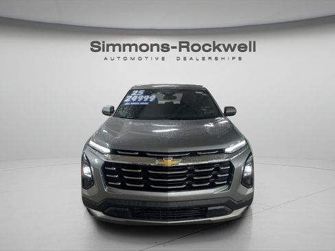 Used 2025 Chevrolet Equinox LT AWD/4WD image 8