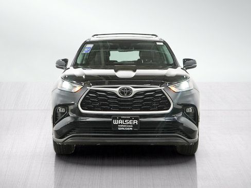 Used 2022 Toyota Highlander XLE AWD/4WD image 8