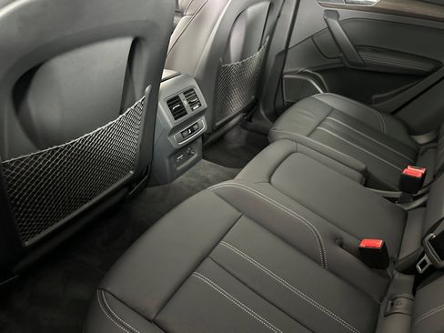 Used 2024 Audi Q5 e Premium Plus w/ Premium Plus Package image 11