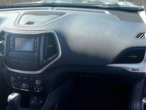 Used 2014 Jeep Cherokee Latitude w/ Comfort/Convenience Group image 14