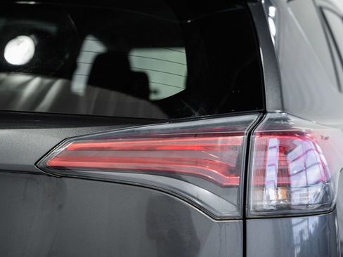 Used 2016 Toyota RAV4 LE image 6