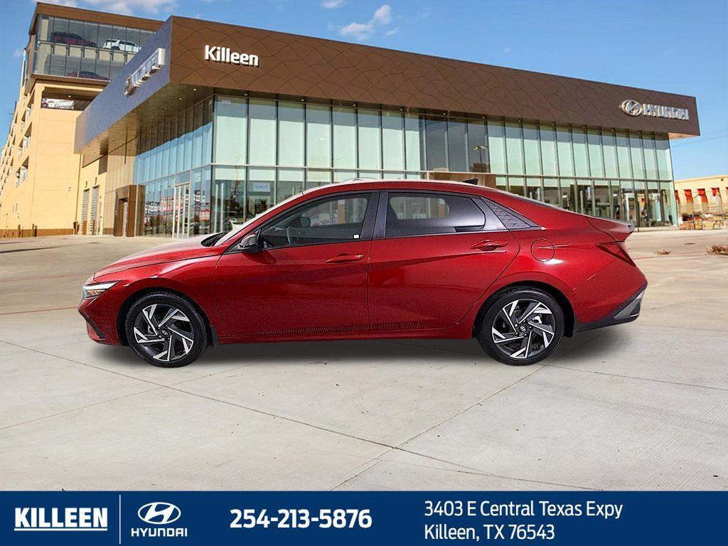 Used 2025 Hyundai Elantra Sport FWD image 5