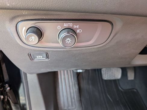 Used 2022 GMC Terrain SLE FWD image 12