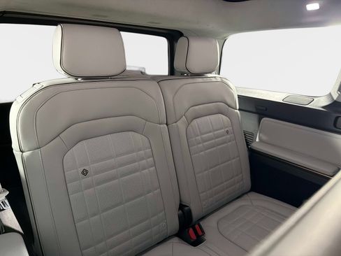 Used 2026 Rivian R1S Premium AWD/4WD image 30