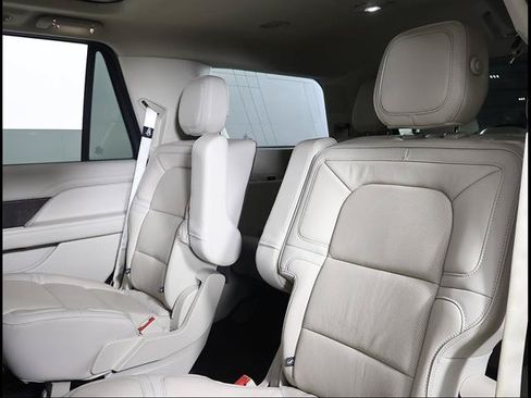 Used 2019 Lincoln Navigator Reserve AWD/4WD image 10