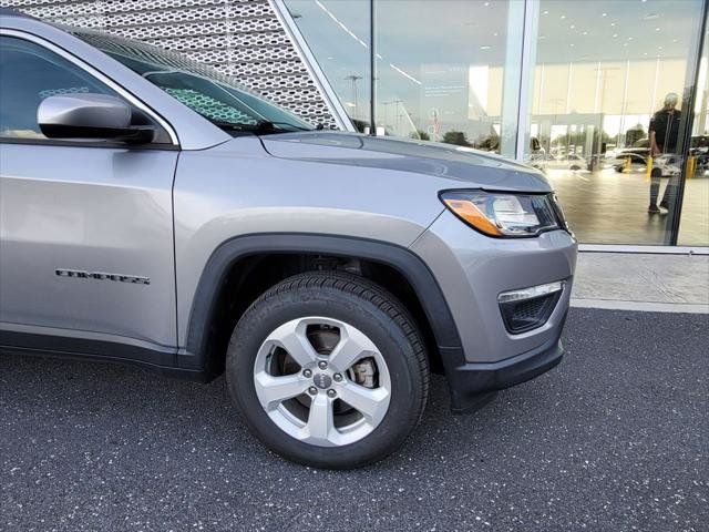 Used 2020 Jeep Compass Latitude w/ Cold Weather Group AWD/4WD image 2