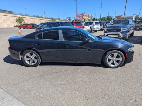 Used 2017 Dodge Charger SXT RWD image 6