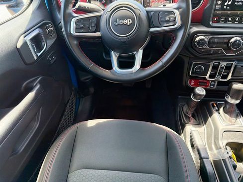 Used 2022 Jeep Wrangler Unlimited Rubicon w/ Dual Top Group AWD/4WD image 16