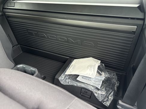 Used 2025 Toyota Tacoma SR image 23