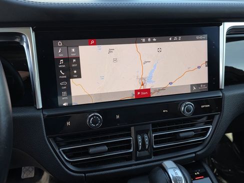 Used 2022 Porsche Macan image 22