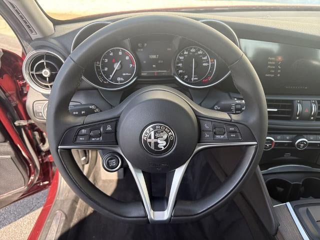 Used 2017 Alfa Romeo Giulia Ti AWD/4WD image 23
