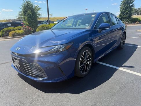 Used 2026 Toyota Camry XLE FWD image 3