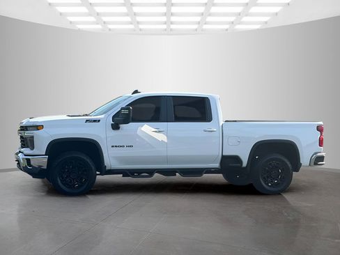Used 2024 Chevrolet Silverado 2500 LT w/ Convenience Package image 2