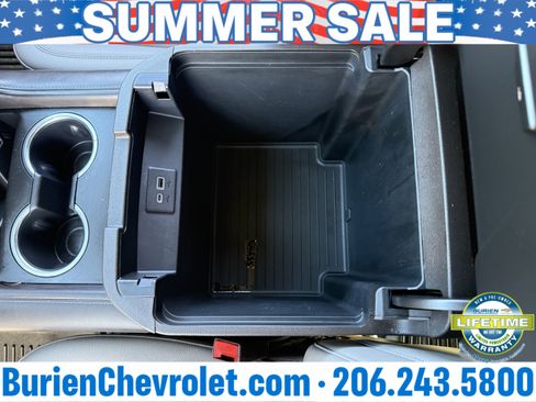 Used 2022 Chevrolet Suburban Z71 w/ Luxury Package AWD/4WD image 20