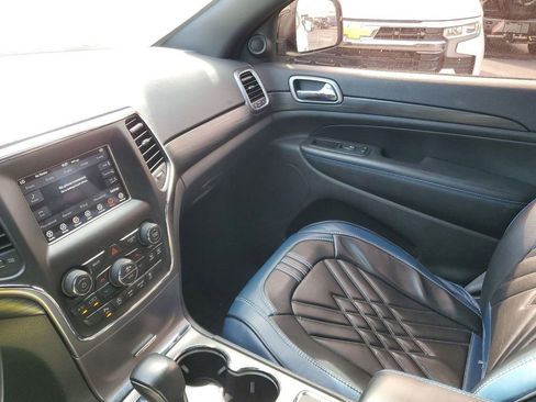 Used 2019 Jeep Grand Cherokee Laredo image 19